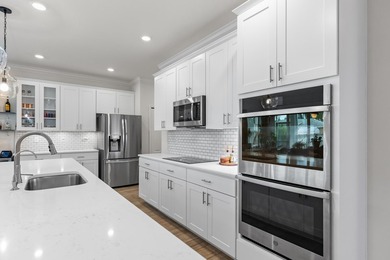 Don't miss this absolutely stunning nearly new 3 Bedroom plus - photo 20