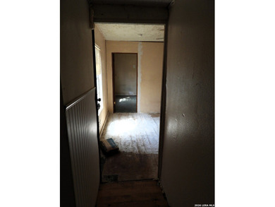 Handyman special with strong upside. Interior needs paint, new - photo 25