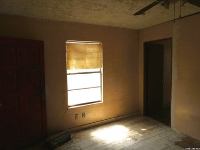 Handyman special with strong upside. Interior needs paint, new - photo 27