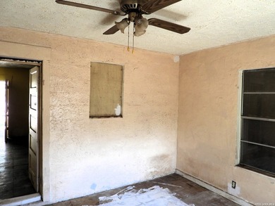 Handyman special with strong upside. Interior needs paint, new - photo 29