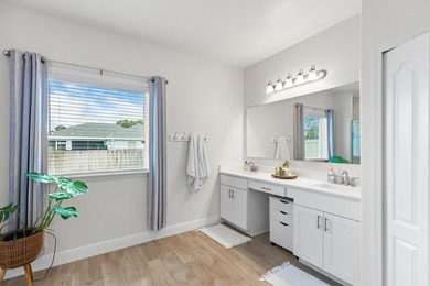 Don't miss this absolutely stunning nearly new 3 Bedroom plus - photo 31