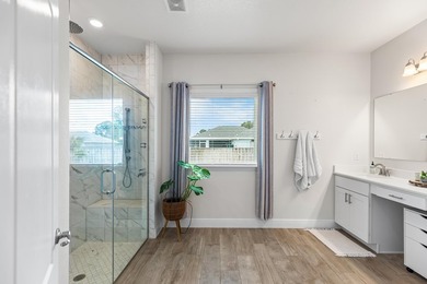Don't miss this absolutely stunning nearly new 3 Bedroom plus - photo 32