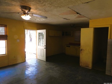 Handyman special with strong upside. Interior needs paint, new - photo 35