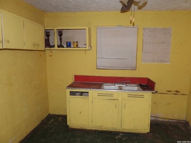 Handyman special with strong upside. Interior needs paint, new - photo 37