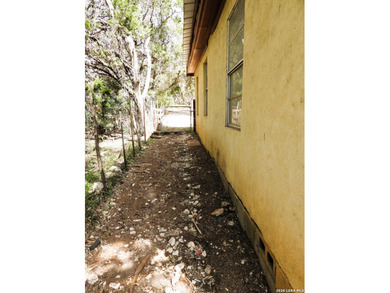 Handyman special with strong upside. Interior needs paint, new - photo 41