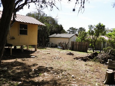 Handyman special with strong upside. Interior needs paint, new - photo 42