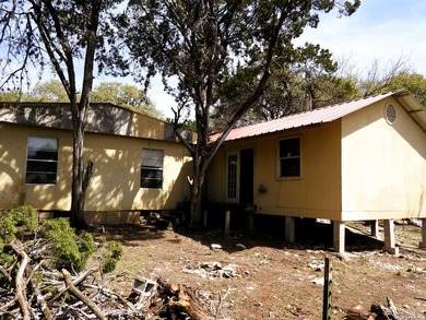 Handyman special with strong upside. Interior needs paint, new - photo 43
