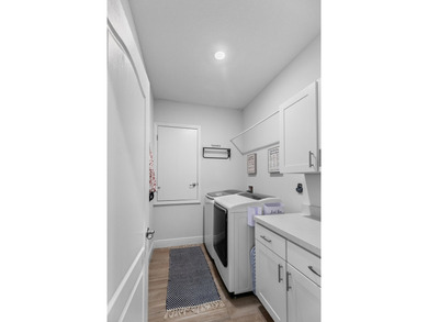 Don't miss this absolutely stunning nearly new 3 Bedroom plus - photo 45