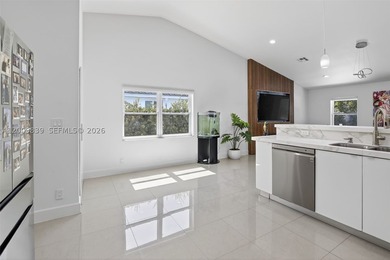 Step into a beautifully remodeled Hollywood estate where style - photo 11