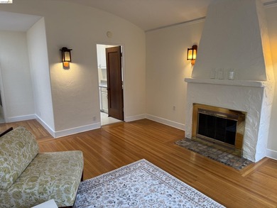 Romantic Spanish Revival Courtyard Condo/Townhouse on one level - photo 12