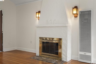 Romantic Spanish Revival Courtyard Condo/Townhouse on one level - photo 13