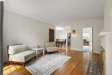 Romantic Spanish Revival Courtyard Condo/Townhouse on one level - photo 16