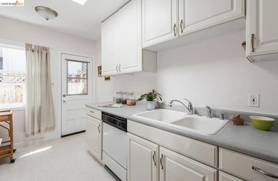 Romantic Spanish Revival Courtyard Condo/Townhouse on one level - photo 21