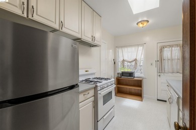 Romantic Spanish Revival Courtyard Condo/Townhouse on one level - photo 22