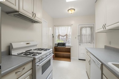 Romantic Spanish Revival Courtyard Condo/Townhouse on one level - photo 23