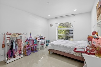 Step into a beautifully remodeled Hollywood estate where style - photo 26