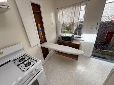 Romantic Spanish Revival Courtyard Condo/Townhouse on one level - photo 28