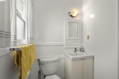 Romantic Spanish Revival Courtyard Condo/Townhouse on one level - photo 38