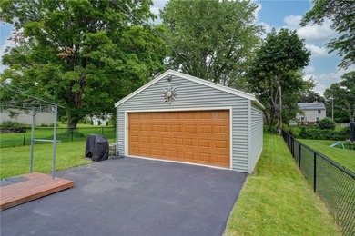 Welcome to the pride and joy of the neighborhood! This stunning - photo 38