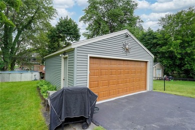 Welcome to the pride and joy of the neighborhood! This stunning - photo 39