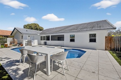 Step into a beautifully remodeled Hollywood estate where style - photo 40