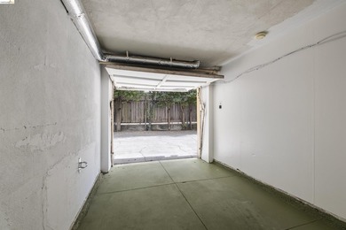 Romantic Spanish Revival Courtyard Condo/Townhouse on one level - photo 43