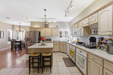 Motivated Seller, bring your offer! Don't miss this incredible - photo 4