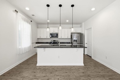 Absolutely beautiful and meticulously maintained 4 bedroom 2.5 - photo 13