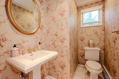 Perfectly positioned on a prime mid block in South Merrick, this - photo 14