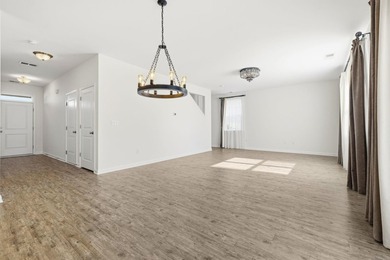 Absolutely beautiful and meticulously maintained 4 bedroom 2.5 - photo 18
