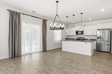 Absolutely beautiful and meticulously maintained 4 bedroom 2.5 - photo 19