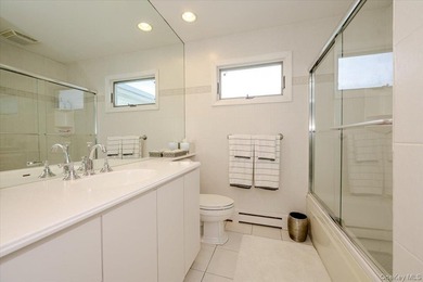 Perfectly positioned on a prime mid block in South Merrick, this - photo 20