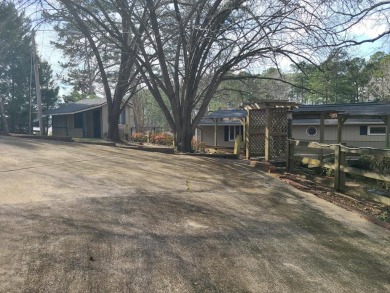 Lake Harding Home For Sale in Hamilton Georgia