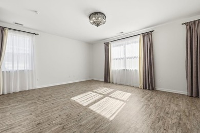 Absolutely beautiful and meticulously maintained 4 bedroom 2.5 - photo 22