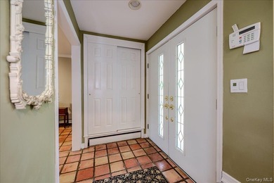 Perfectly positioned on a prime mid block in South Merrick, this - photo 23
