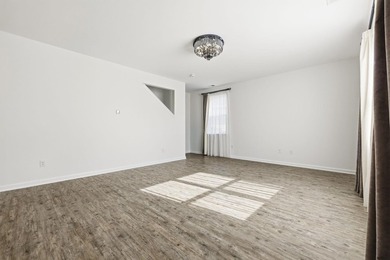 Absolutely beautiful and meticulously maintained 4 bedroom 2.5 - photo 24