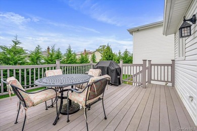 Perfectly positioned on a prime mid block in South Merrick, this - photo 26