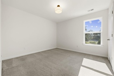 Absolutely beautiful and meticulously maintained 4 bedroom 2.5 - photo 37