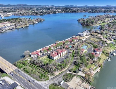 The best priced Lake front Condo on Lake Hamilton! Welcome to - photo 45