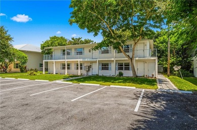 Turnkey 6-unit asset walking distance to the Inlet & waterfront - photo 3