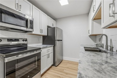 Turnkey 6-unit asset walking distance to the Inlet & waterfront - photo 4