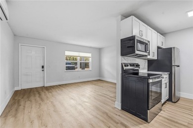 Turnkey 6-unit asset walking distance to the Inlet & waterfront - photo 7