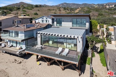 Beautiful, turnkey beachfront retreat in the coveted Malibu Road - photo 14