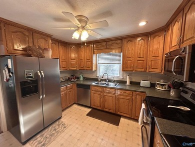 Nestled on the scenic shores of Weiss Lake in the sought-after - photo 16