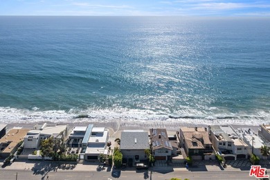 Beautiful, turnkey beachfront retreat in the coveted Malibu Road - photo 17