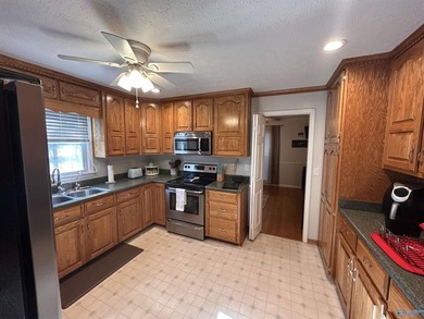 Nestled on the scenic shores of Weiss Lake in the sought-after - photo 18