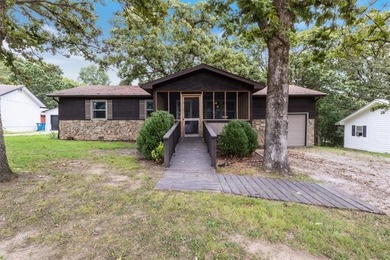 Pomme de Terre Lake Home For Sale in Hermitage Missouri