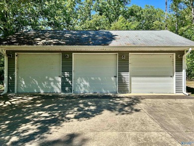 Nestled on the scenic shores of Weiss Lake in the sought-after - photo 46