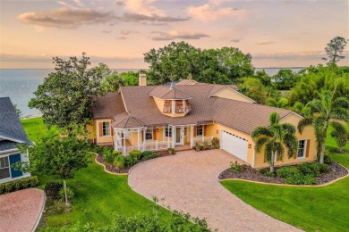 Lake Home For Sale in Oakland, Florida