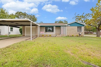 Lake Home For Sale in Lake Worth, Texas